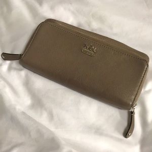 Coach Zipper Wallet